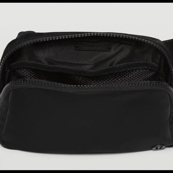 Lululemon Everywhere Belt Bag - Black - NWT🌈 - Picture 3 of 8